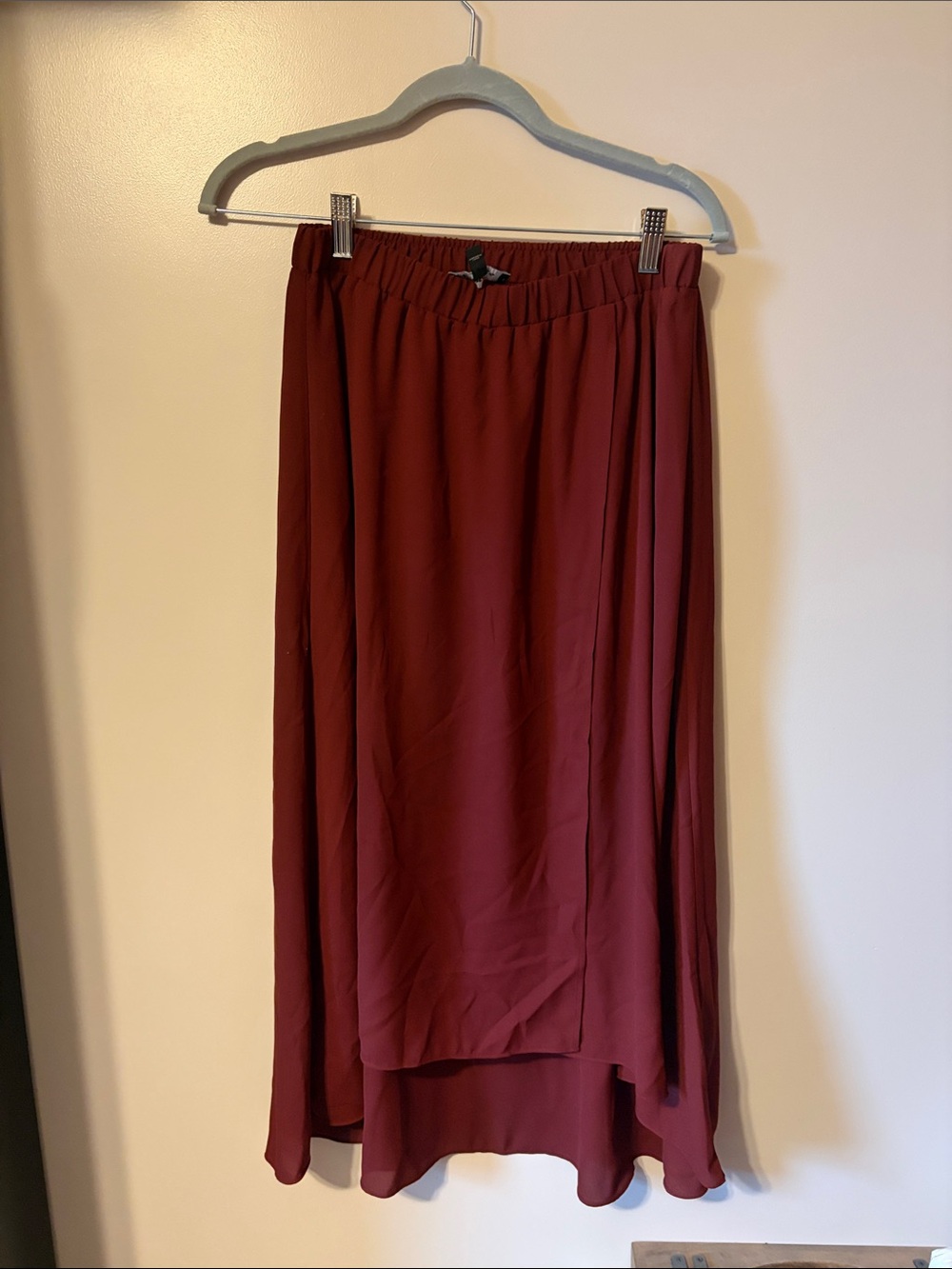 Express High-Low Midi Skirt in Wine